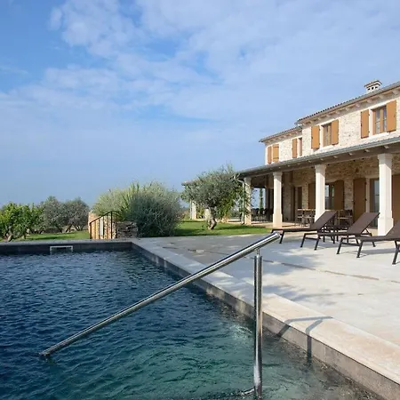 Villa Katarina Van Maladel *